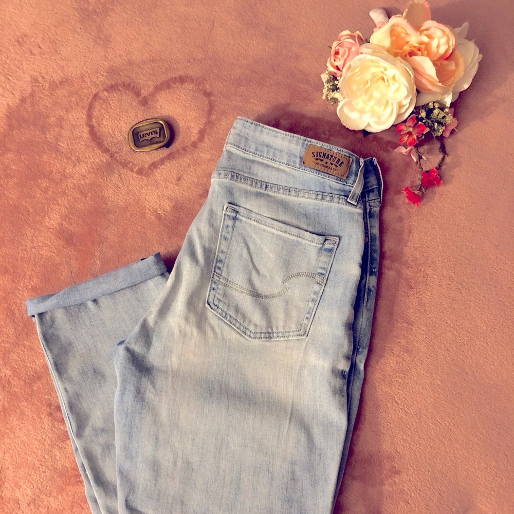 Levi’s High Rise Mom Jeans